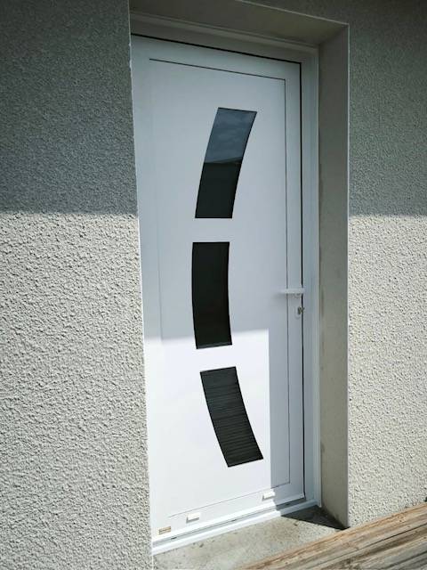 8673007544528392